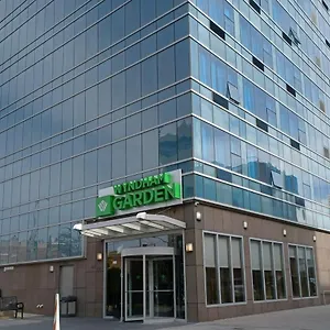 Wyndham Garden Long Island Hotel